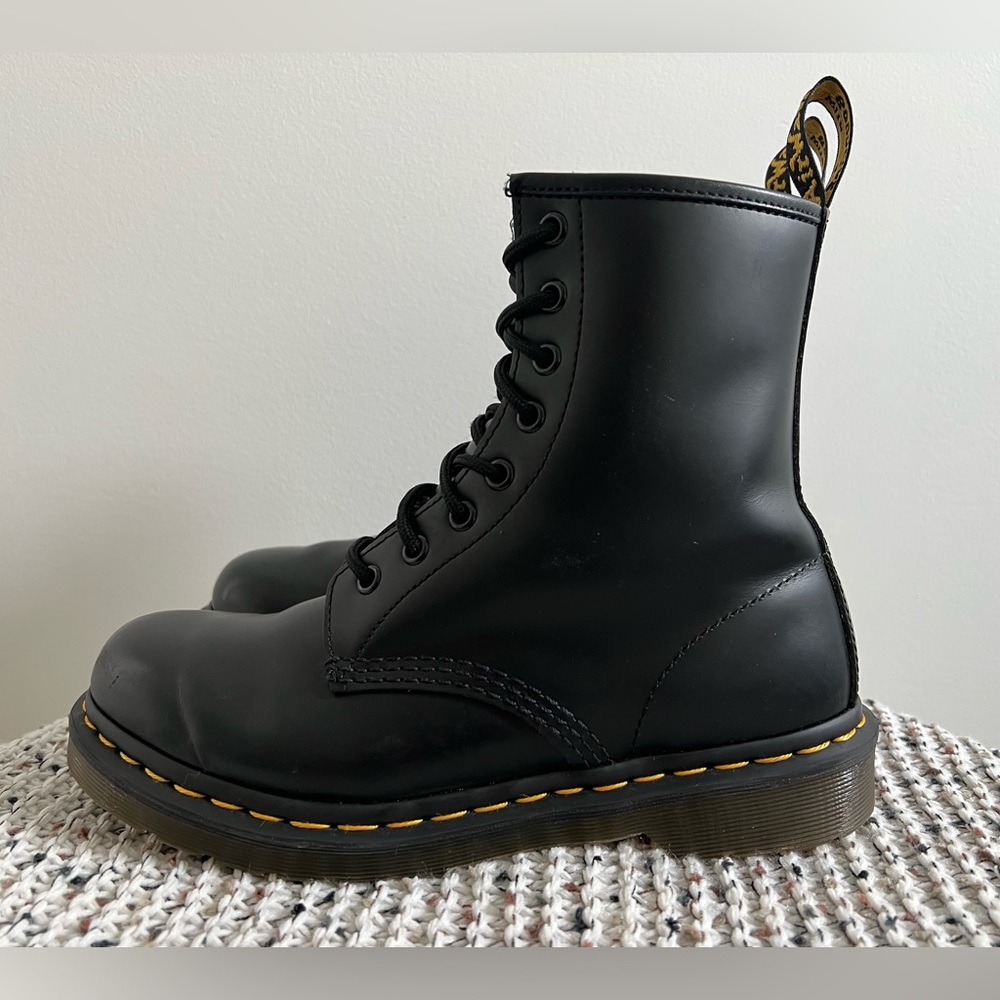 Dr Martens 1460 Women’s Smooth Leather Lace Up Boots Sz 8 Like New